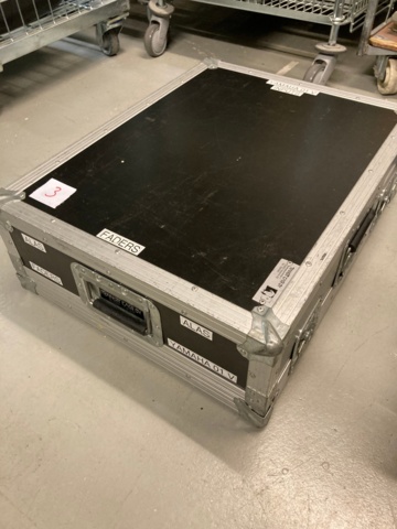 989543-5 Yamaha 01V Digital Mixing Console