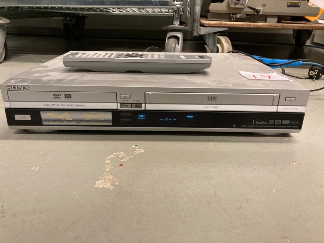 989554-1 Sony RDR-VX420 Video Cassette Recorder/DVD Recorder