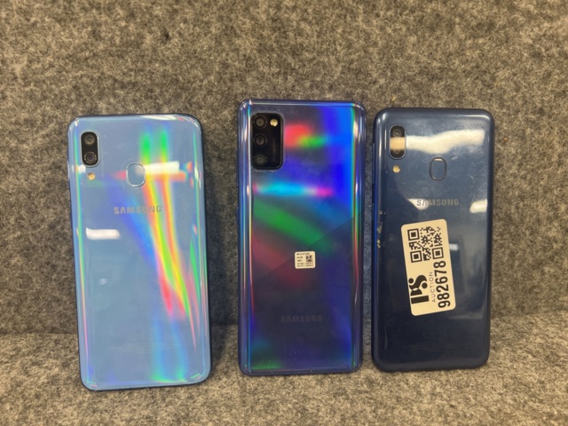 982678-2 Phones Samsung A41 and 2 pcs A20E