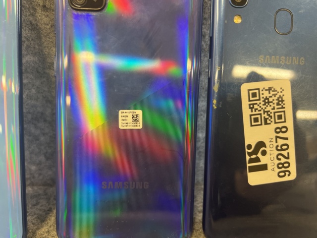 982678-3 Phones Samsung A41 and 2 pcs A20E