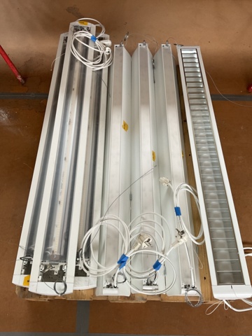 961742-4 6 pieces LED hanging fixtures