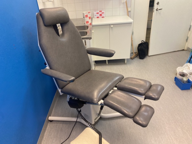 989903-5 Treatment chair Electric Linak