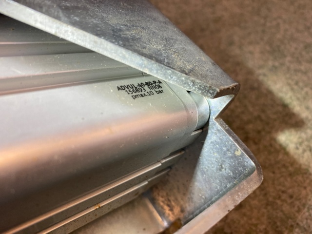 989851-2 Compressed air piston with claw 2 pcs