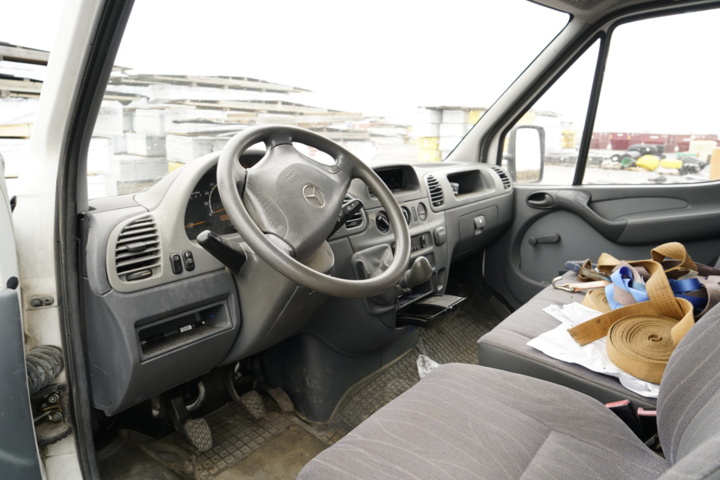 989567-17 Mercedes-Benz Sprinter 313 CDI Chassis Cab Manual, 129hp, 2002