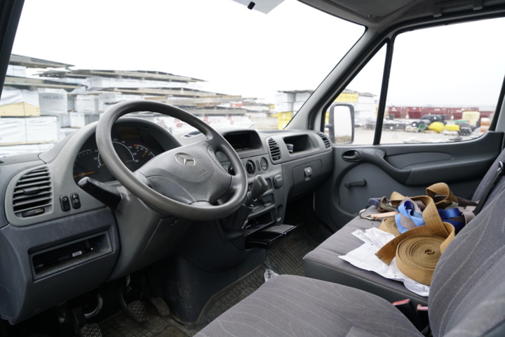 989567-23 Mercedes-Benz Sprinter 313 CDI Chassis Cab Manual, 129hp, 2002