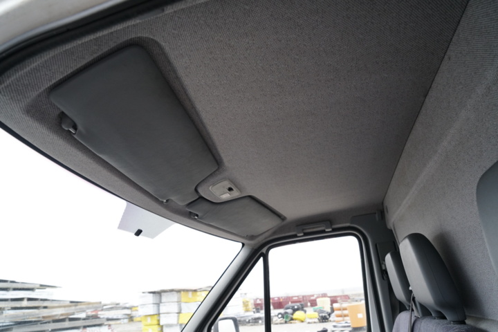 989567-24 Mercedes-Benz Sprinter 313 CDI Chassis Cab Manual, 129hp, 2002