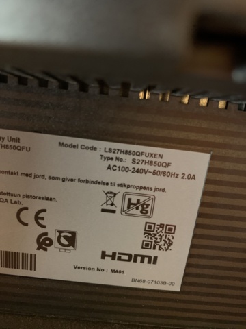 941010-7 Office furniture: 2 electrically raise/lower desks, office chairs, armchairs, etc