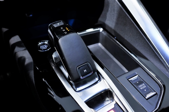 989577-16 Peugeot 5008 1.5 BlueHDi EAT -2022