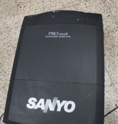 773394-2 Projector Sanyo XF 46 Incl. lens