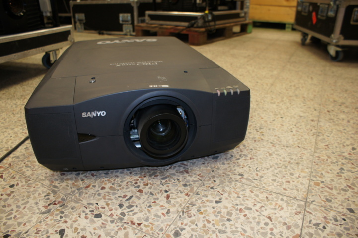 773394-3 Projector Sanyo XF 46 Incl. lens