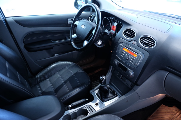 989811-11 Ford Focus Kombi 1.6 TDCi -2010