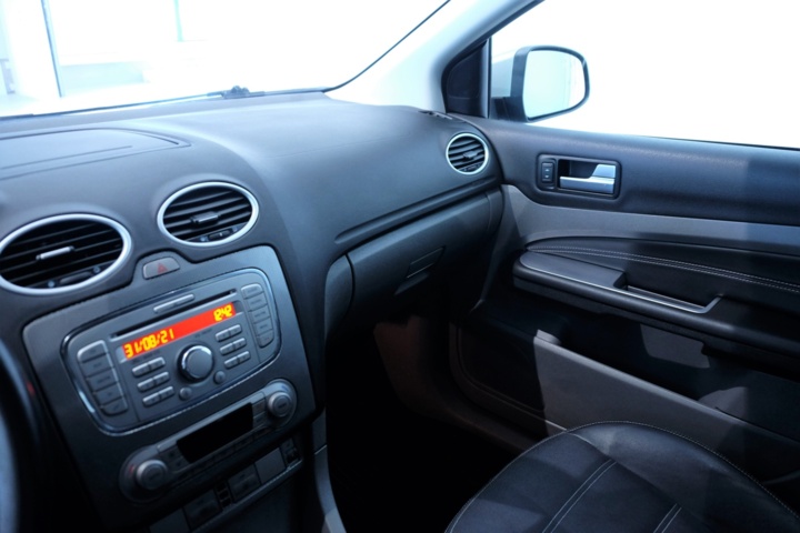 989811-12 Ford Focus Kombi 1.6 TDCi -2010