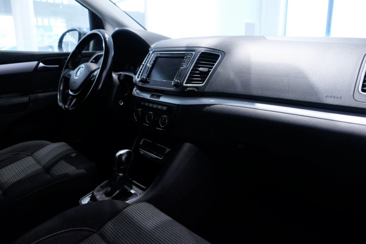 989826-13 Volkswagen Sharan 2.0 TDI - 2018