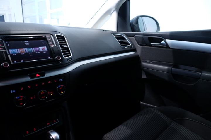 989826-15 Volkswagen Sharan 2.0 TDI - 2018