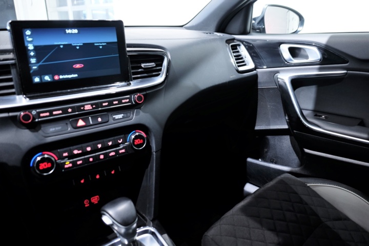 989827-15 Kia Ceed Sportswagon 1.4 T-GDI DCT - 2019