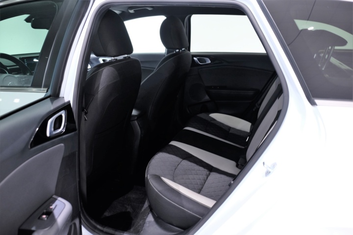 989827-17 Kia Ceed Sportswagon 1.4 T-GDI DCT - 2019