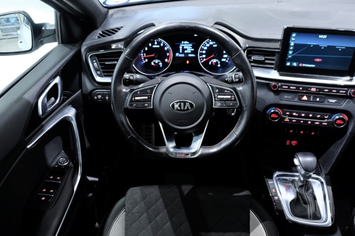 989827-18 Kia Ceed Sportswagon 1.4 T-GDI DCT - 2019