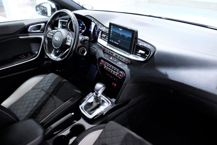 989827-21 Kia Ceed Sportswagon 1.4 T-GDI DCT - 2019