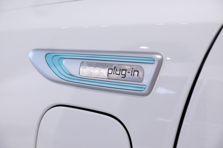 989913-12 Kia Optima Sport Wagon Plug-in Hybrid - 2020