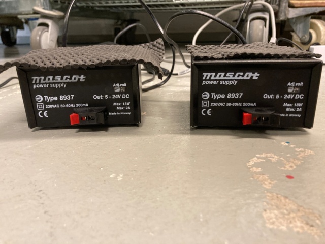 990595-1 Mascot Type 8937 virtalähde 5-24V DC x 2