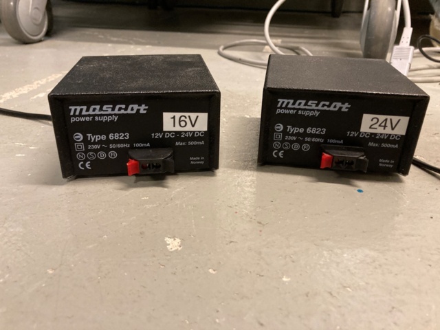 990596-1 Mascot Type 8937 virtalähde x 2 (16V & 24V