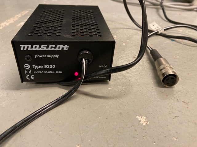 990596-4 Mascot Type 8937 virtalähde x 2 (16V & 24V