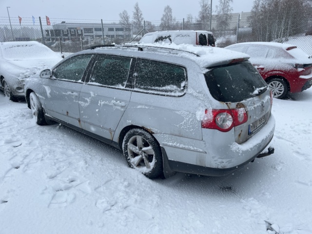 989810-4 Volkswagen Passat Variant 1.9 TDI -2009