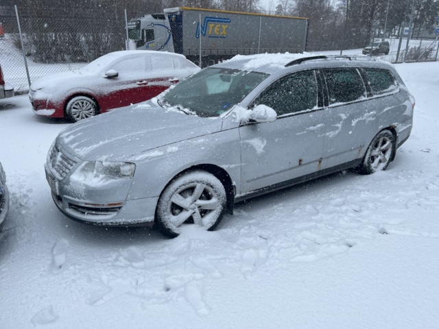989810-2 Volkswagen Passat Variant 1.9 TDI -2009