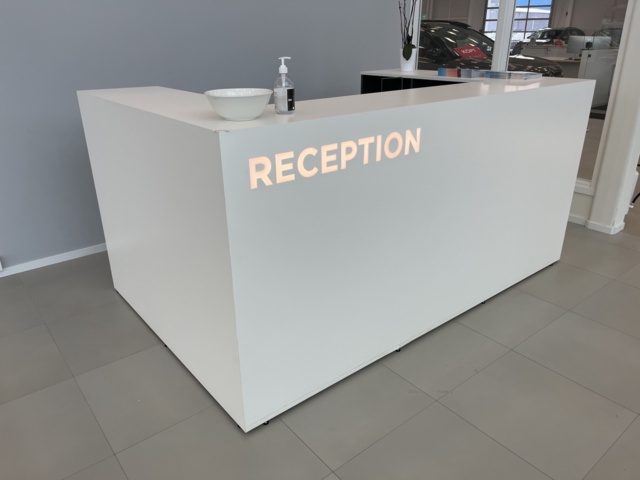 869056-1 Reception desk with adjustable desk