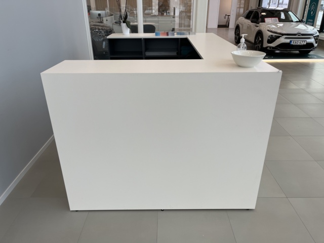 869056-3 Reception desk with adjustable desk