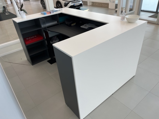 869056-4 Reception desk with adjustable desk
