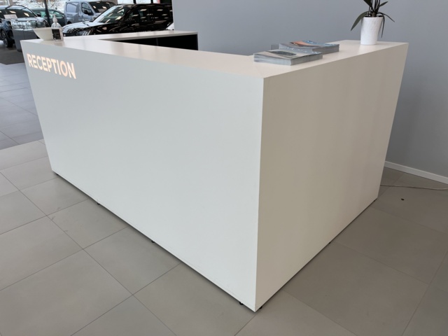 869056-2 Reception desk with adjustable desk