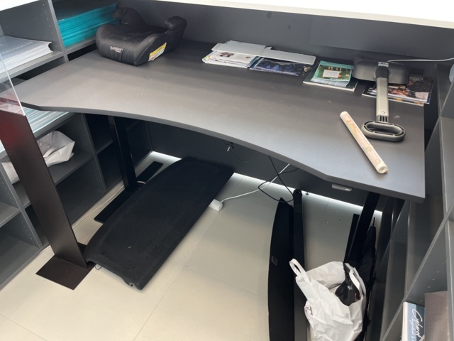 869056-5 Reception desk with adjustable desk