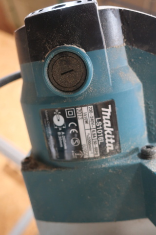 990747-5 Miter saw with saw bench, Makita LS1016L / WST01