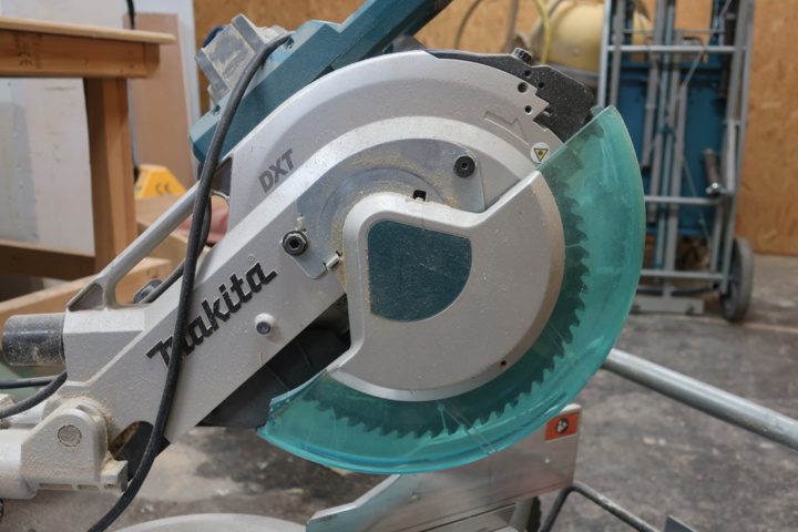 990747-9 Miter saw with saw bench, Makita LS1016L / WST01
