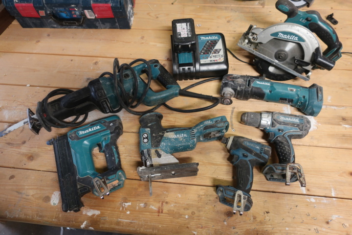 Tool kit with 7 machines, Makita - PS Auction - We value the future ...