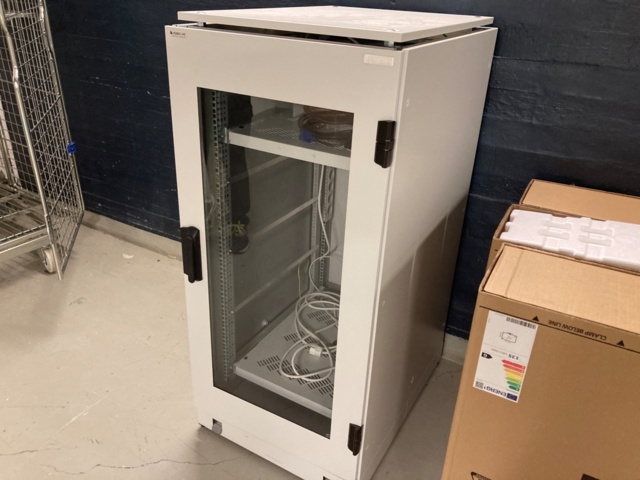 990735-1 Knurr datakaappi