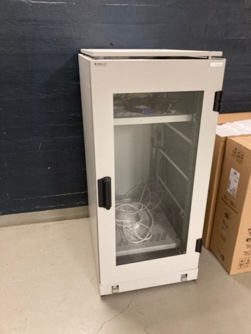 990735-2 Knurr datakaappi