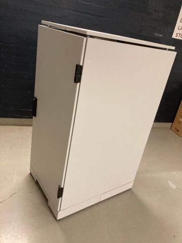 990735-5 Knurr datakaappi