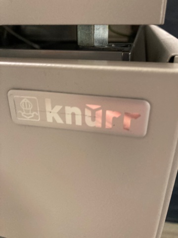 990735-7 Knurr datakaappi