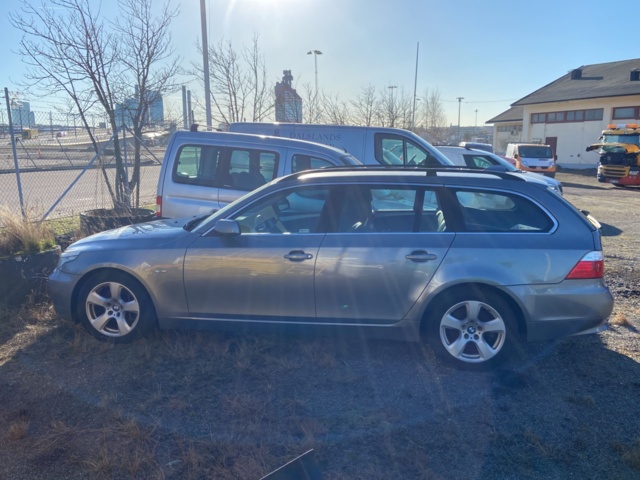 946436-7 BMW 523i Touring - 2008