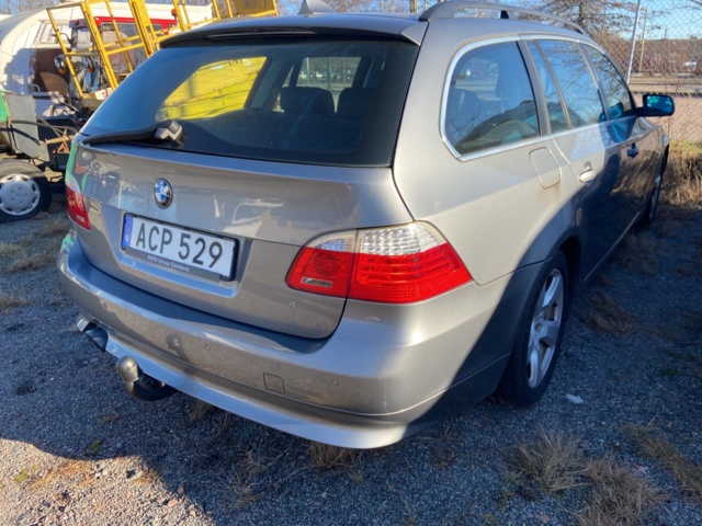 946436-17 BMW 523i Touring - 2008