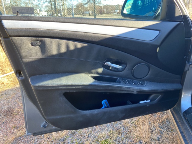 946436-26 BMW 523i Touring - 2008