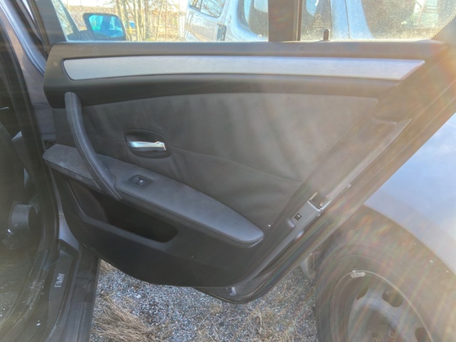 946436-31 BMW 523i Touring - 2008