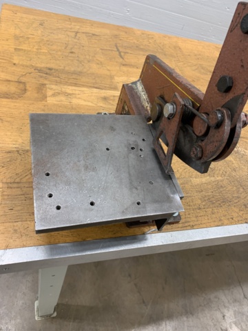 990925-3 Workbench with sheet metal shears