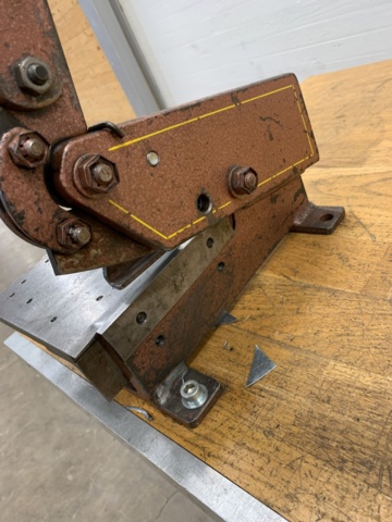 990925-5 Workbench with sheet metal shears