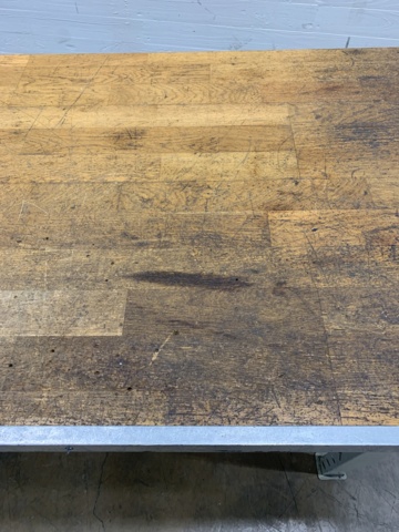 990925-9 Workbench with sheet metal shears