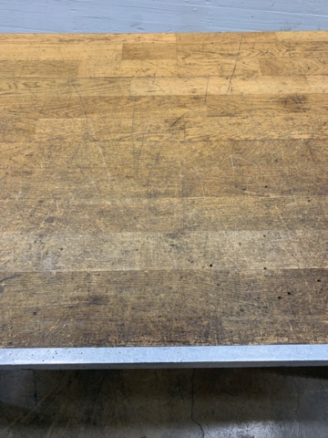 990925-10 Workbench with sheet metal shears