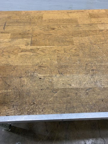 990925-11 Workbench with sheet metal shears