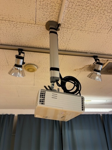 953235-9 TV 65" Salora, Projectors 2 pcs